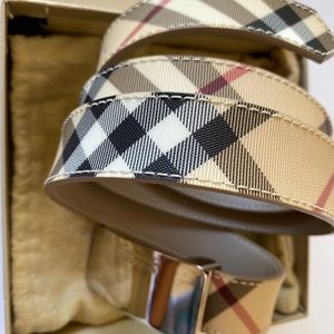 Gorgeous Burberry Nova Check Belt Mint Condition